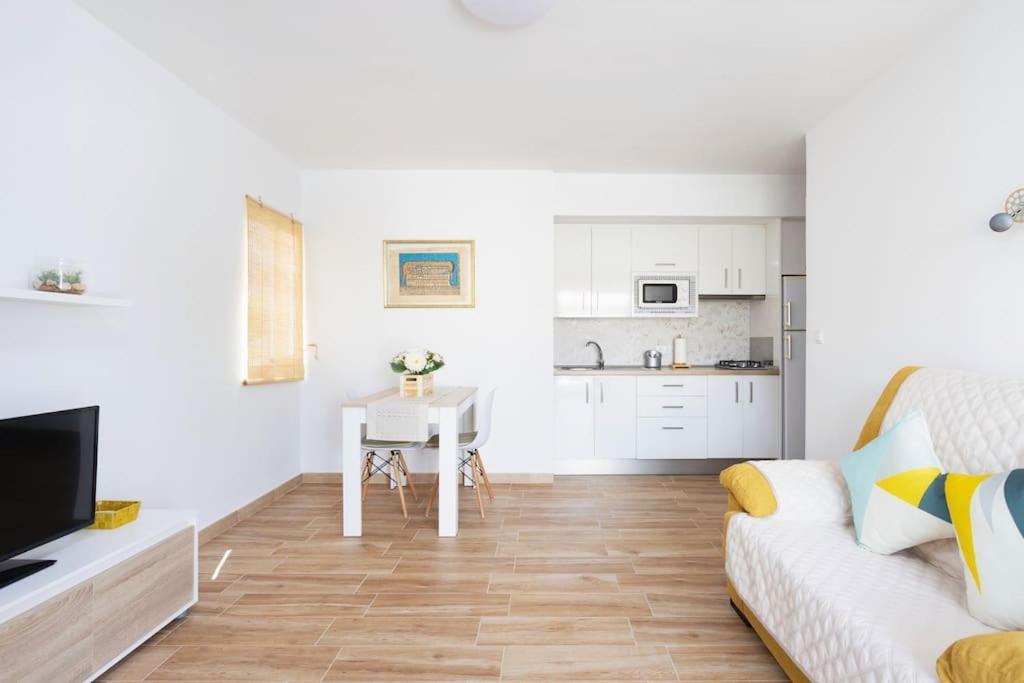 Vivienda Vacacional Rosaini Los Cristianos  Exterior photo