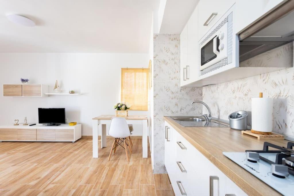 Vivienda Vacacional Rosaini Los Cristianos  Exterior photo