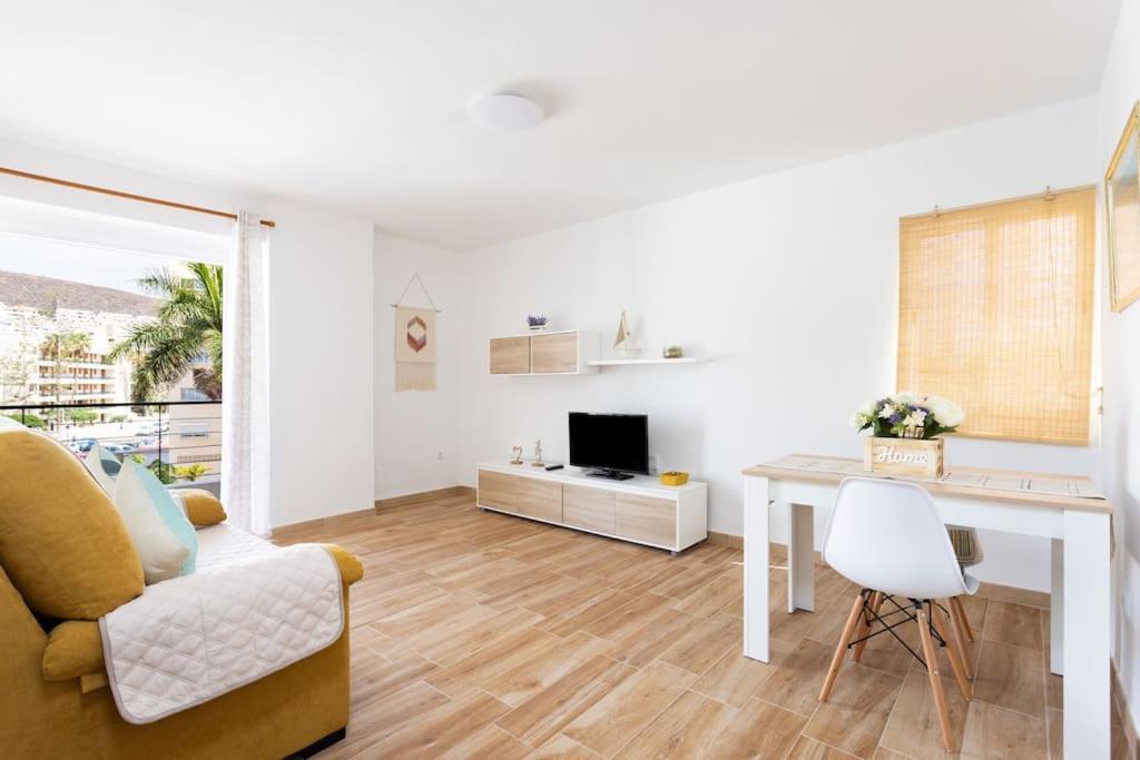 Vivienda Vacacional Rosaini Los Cristianos  Exterior photo